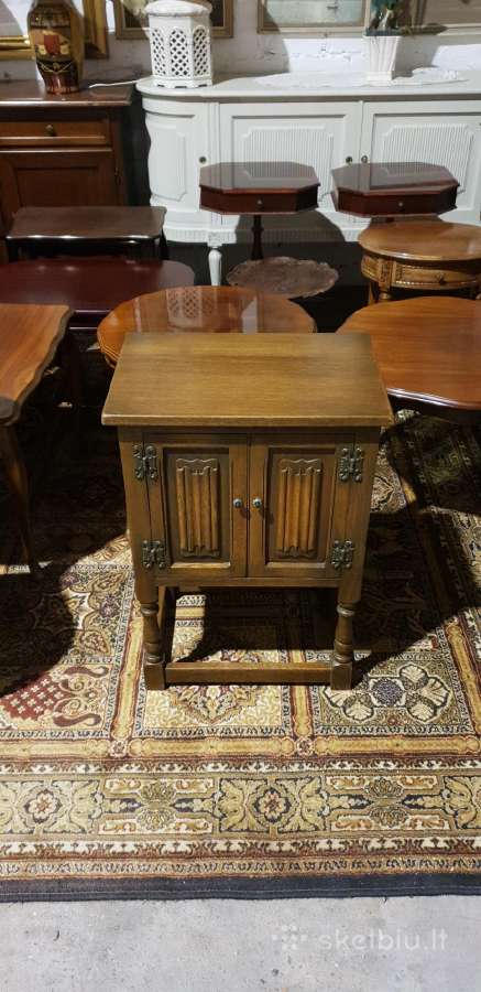 "Old Charm" antikvarinė ąžuolinė komodėlė