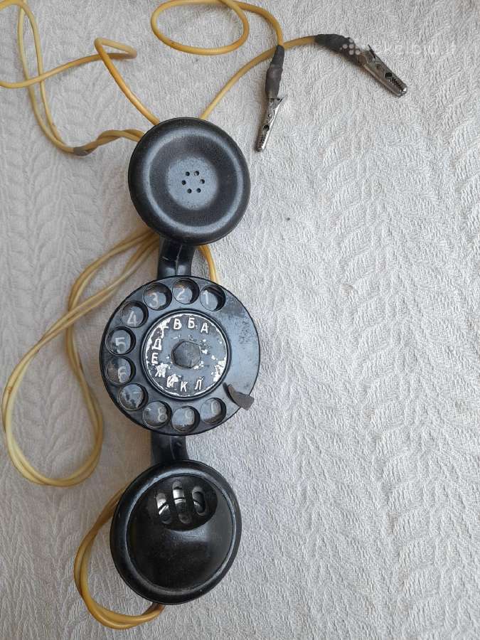 Sovietinis telefono ragelis su gnybtais