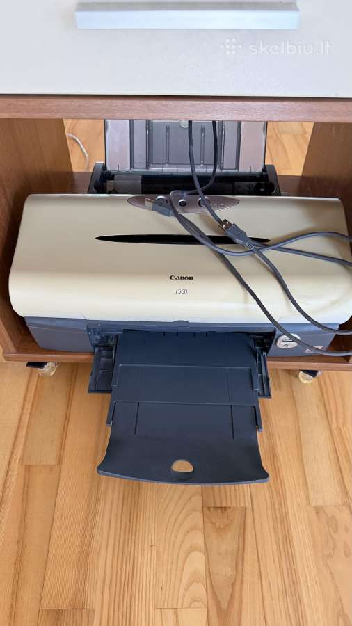 Spalvotas rašalinis Canon i560 spausdintuvas.