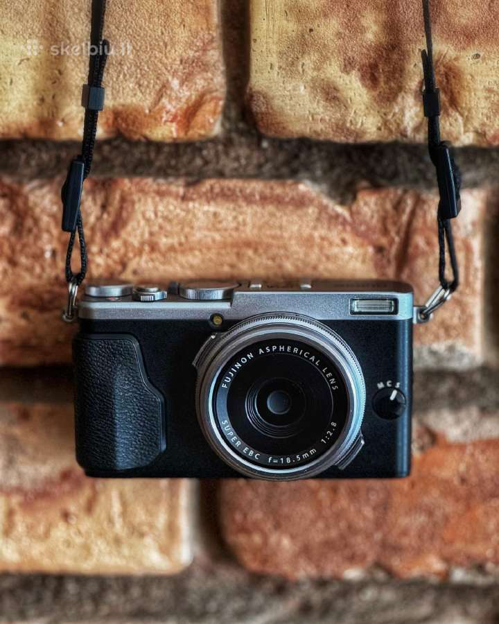 Fujifilm X70 silver