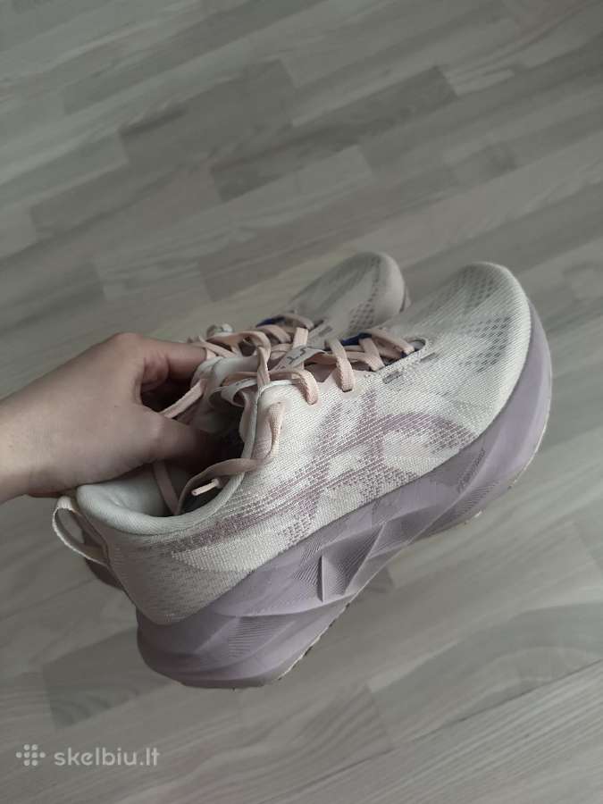 Asics Novablast 5