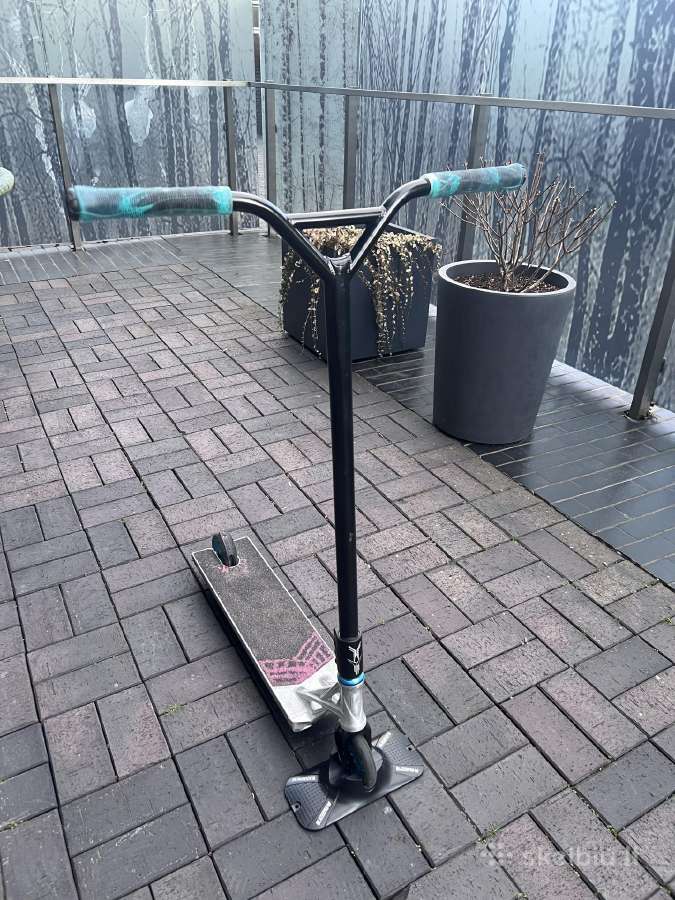 Custom triukinis paspirtukas
