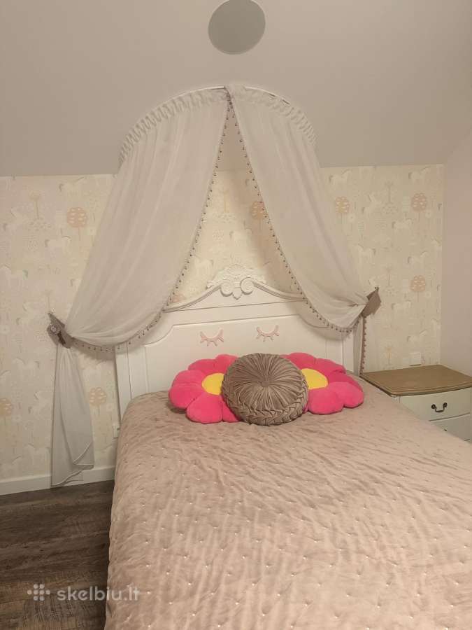Baldakimas mergaitės kambariui