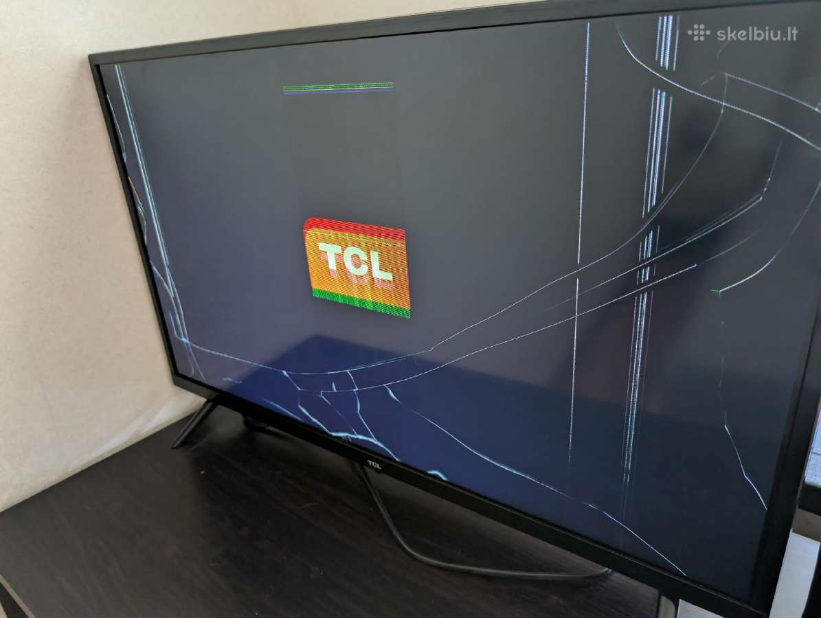 Parduodu 32" Tcl televizorių dalims (skilęs)