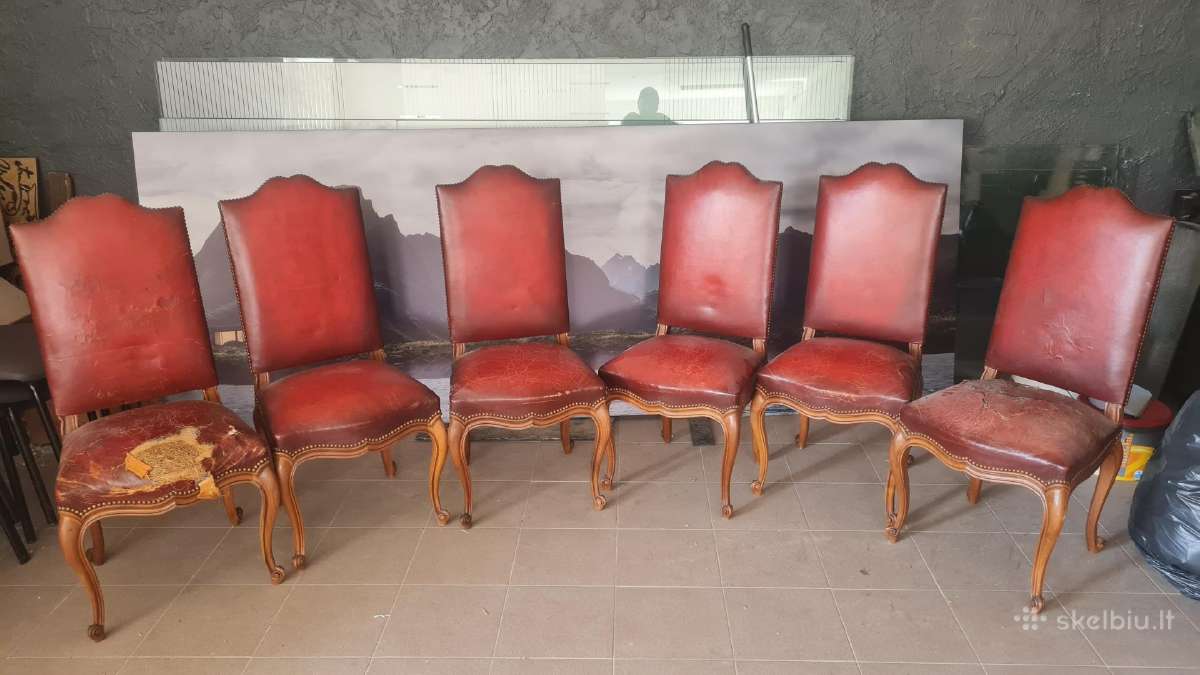 Nerealios odinės chestrfield stiliaus kėdės