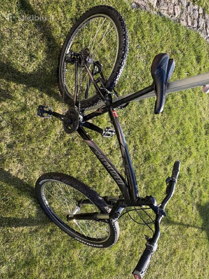 Parduodamas kalnų dviratis „Specialized Hardrock“.