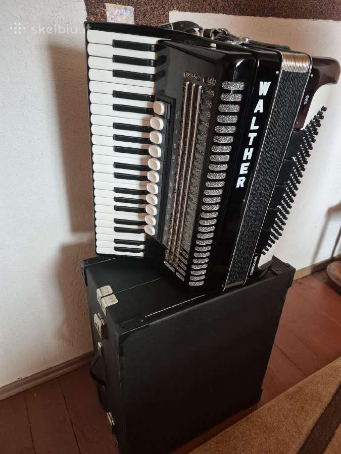 Parduodamas naujas akordeonas. 120 basų.