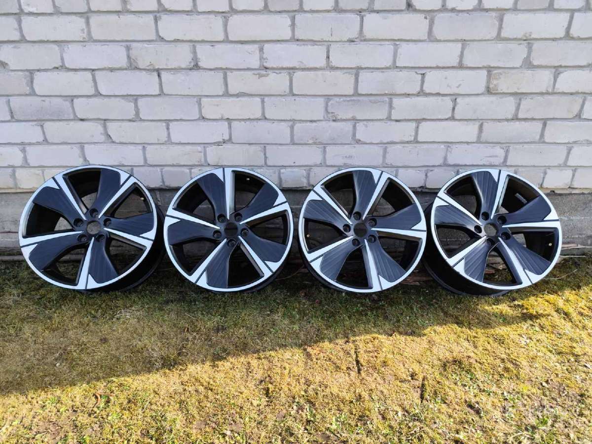 Seat juodi 2021m. 8x18 Et40 5x112 57,1 5ff601025n
