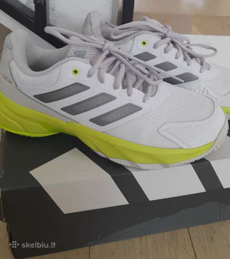 Nauji Adidas kedai