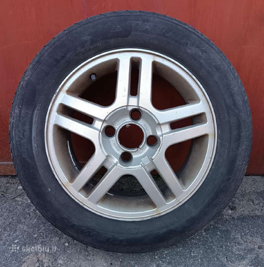 Ratlankiai R15 Ford su vasarinėmis padangomis