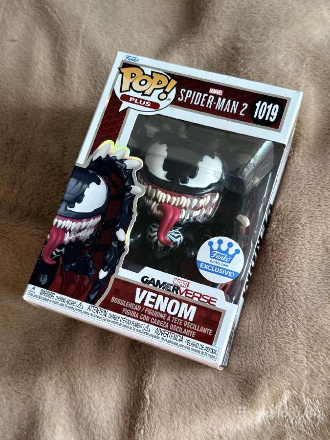 Funko pop marvel, venom, one piece.