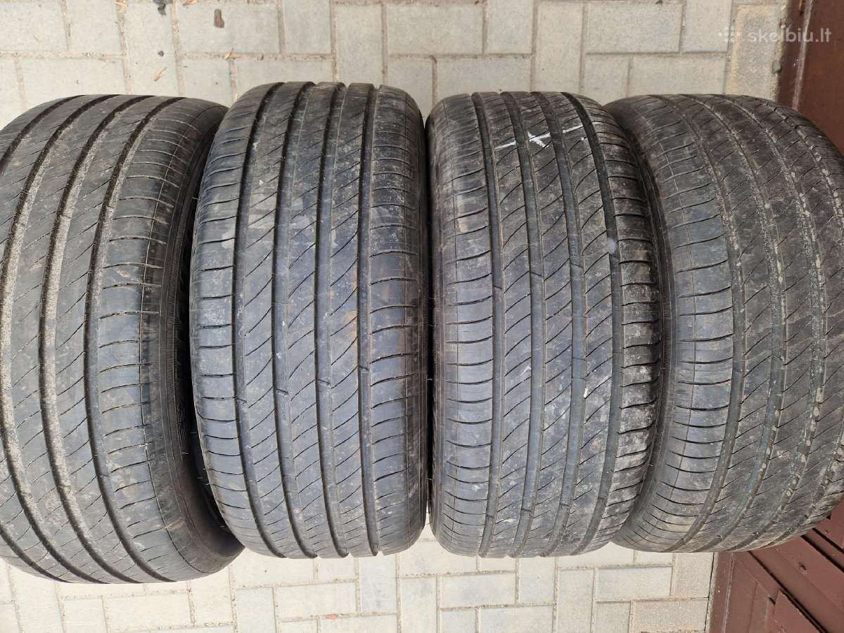 245-45r19 Michelin