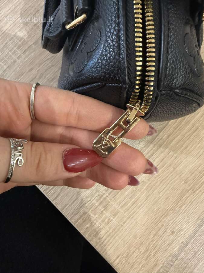 Juoda rankinė su auksinėmis detalėmis - nuotraukos Nr. 6