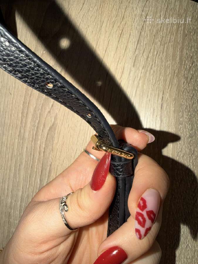 Juoda rankinė su auksinėmis detalėmis - nuotraukos Nr. 20