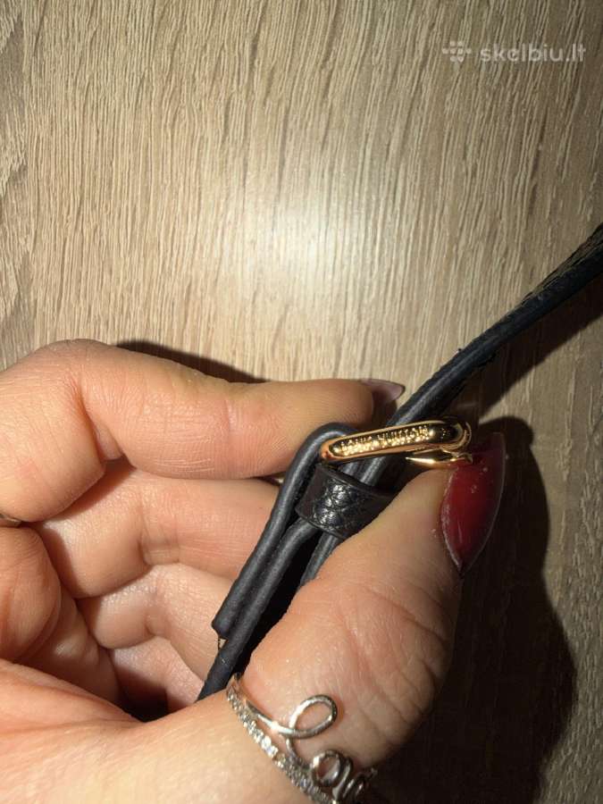 Juoda rankinė su auksinėmis detalėmis - nuotraukos Nr. 21