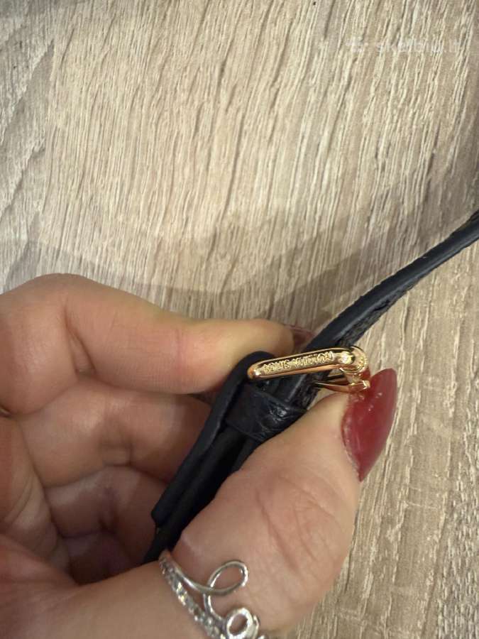 Juoda rankinė su auksinėmis detalėmis - nuotraukos Nr. 22