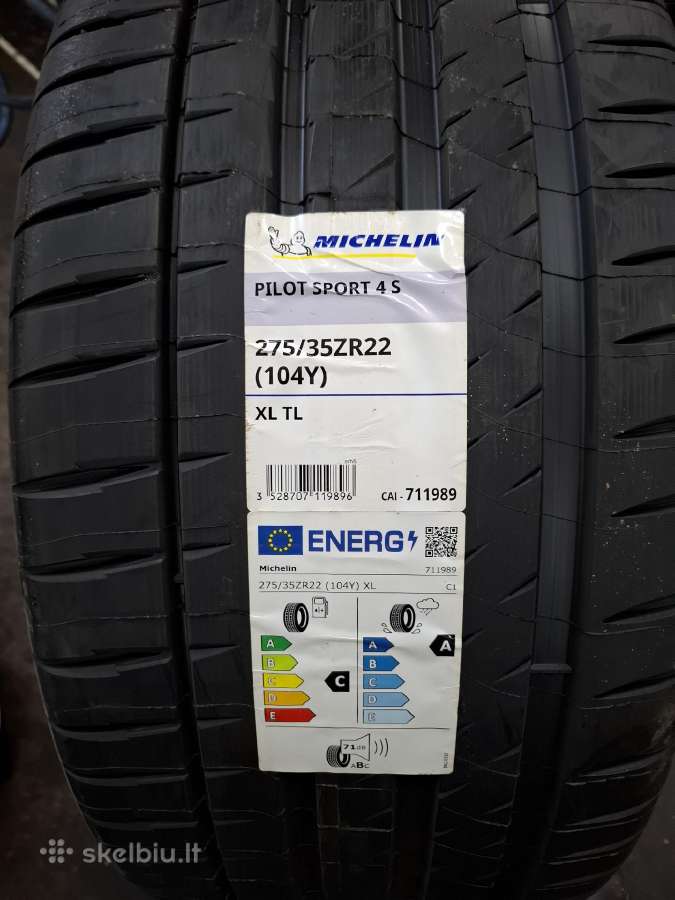 275/35r22 Michelin