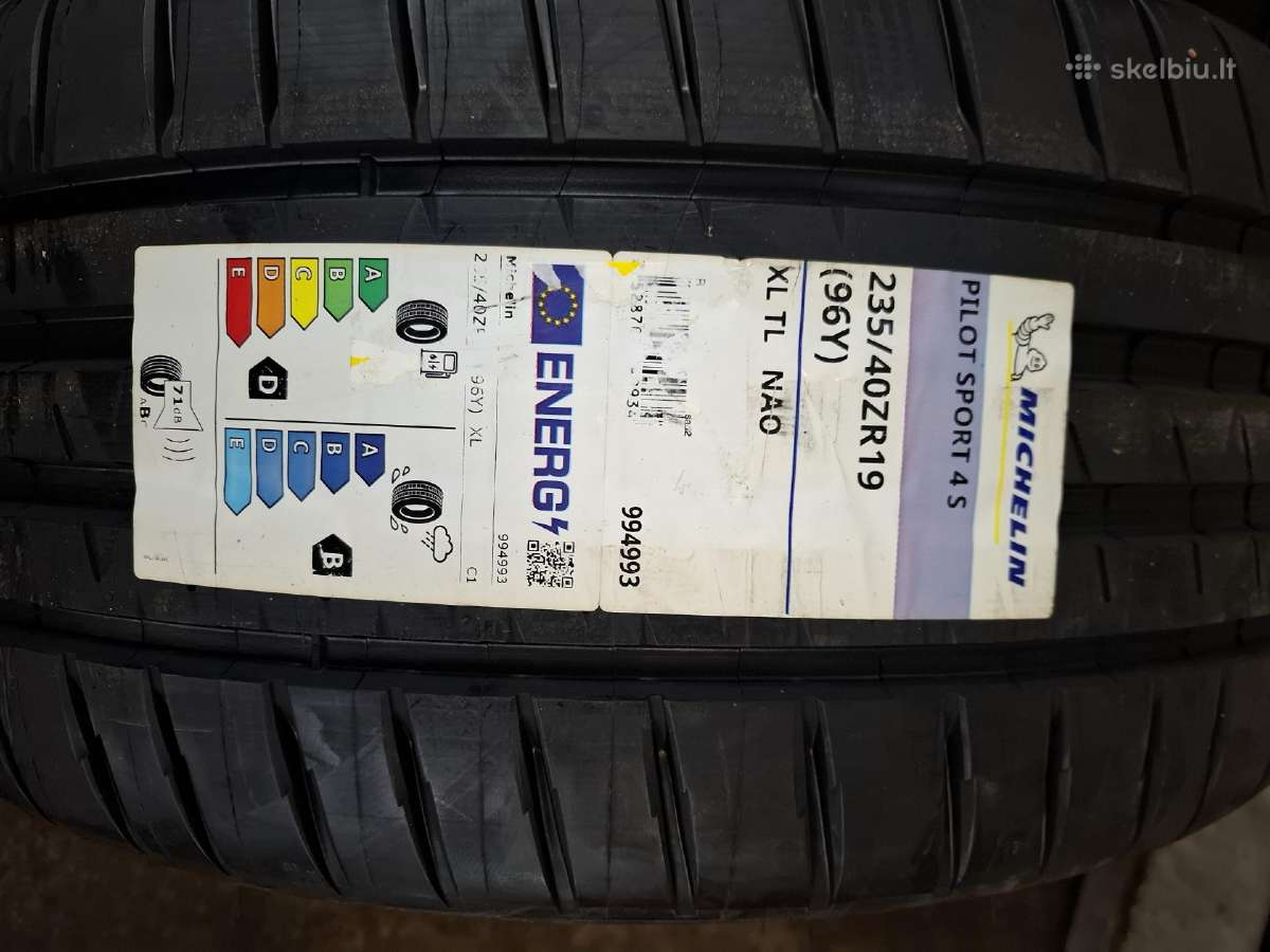 235/40r19 Michelin