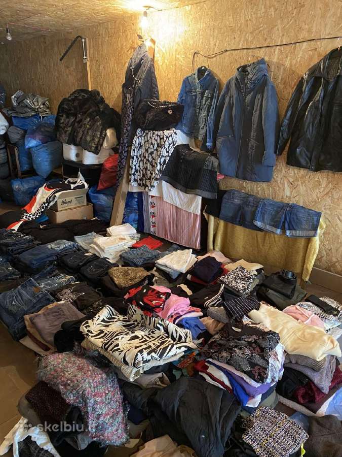 Devėti drabužiai moterims, vyrams ir vaikams - nuotraukos Nr. 2