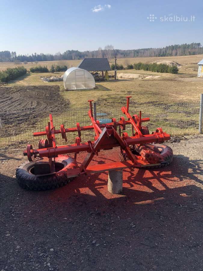 Parduodu kultivatoriu,tepalo skirstytuva, dvivagis