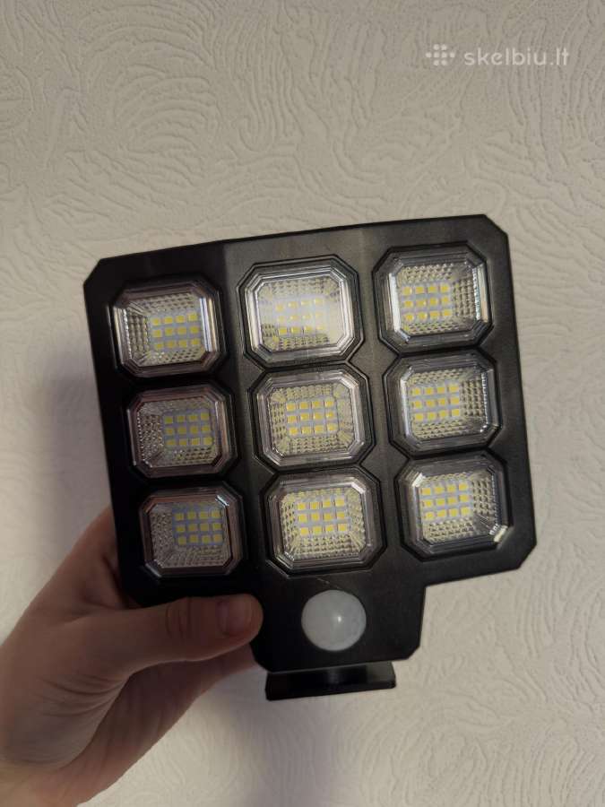 Saulės energijos LED lauko šviestuvas su judesio j