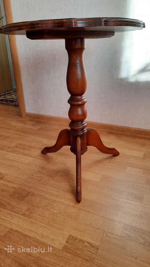 Ąžuolinis staliukas