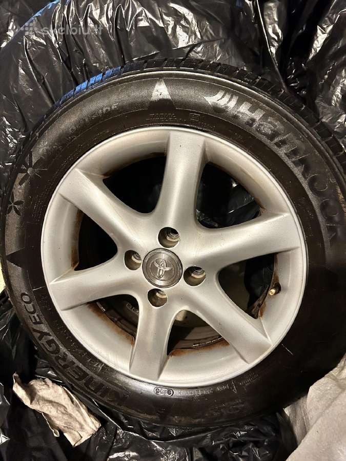 Ratlankiai 15 col. su padangomis Hankook (Toyota)