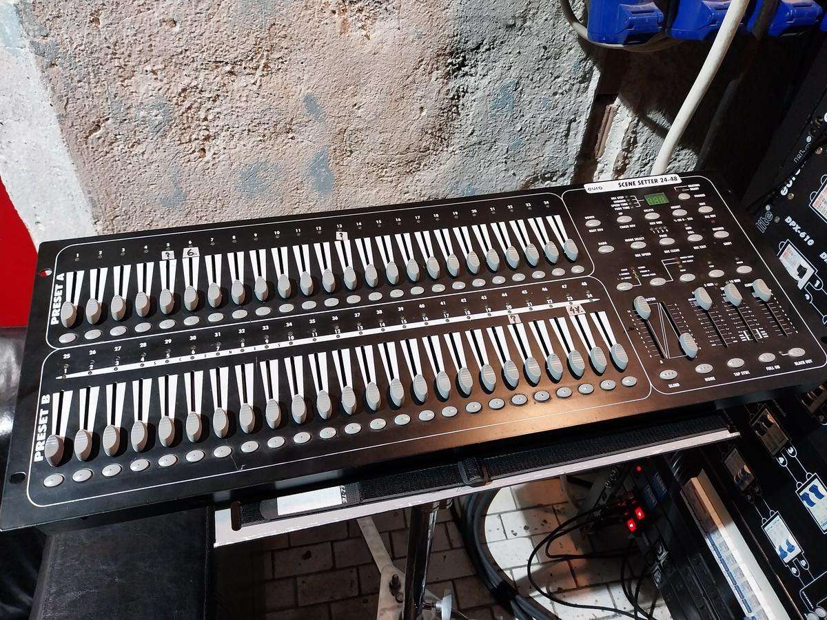 Eurolite Dmx 48 kanalų apšvietimo valdymo pultas