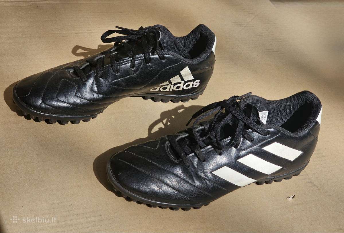 Adidas futbolo batai 42 d. (27 cm)