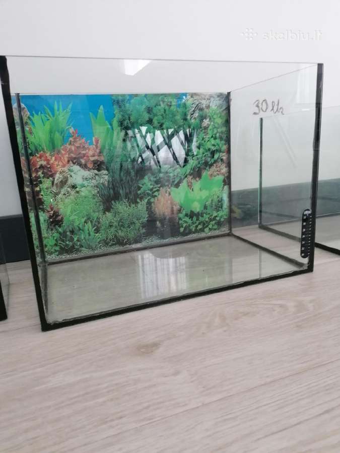 Parduodami naudoti akvariumai