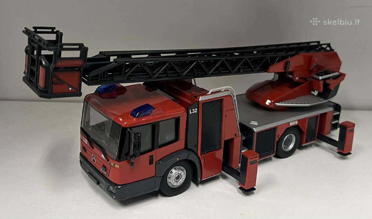 Kolekciniai modeliukai-mercedes benz Dl32 wiking