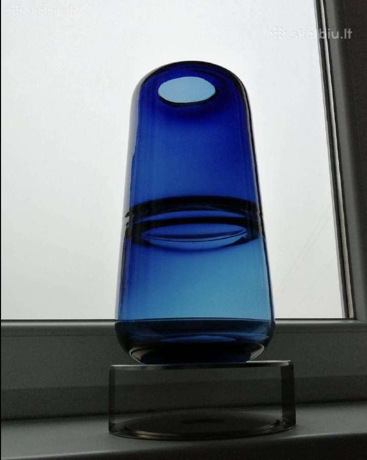 Tobula tamsiai mėlyna stiklo vaza 'Royal Indigo'