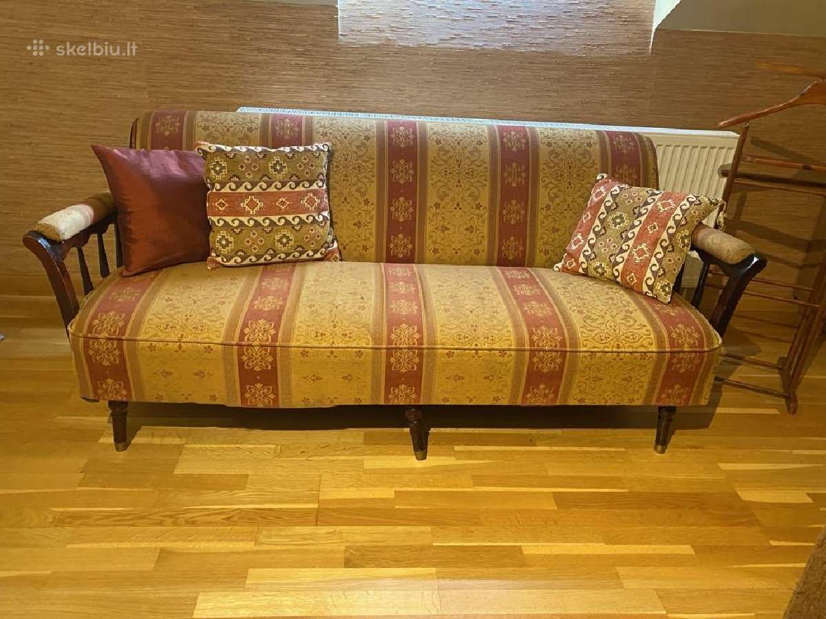 "Režans" raudonmedžio sofa ir 2 foteliai