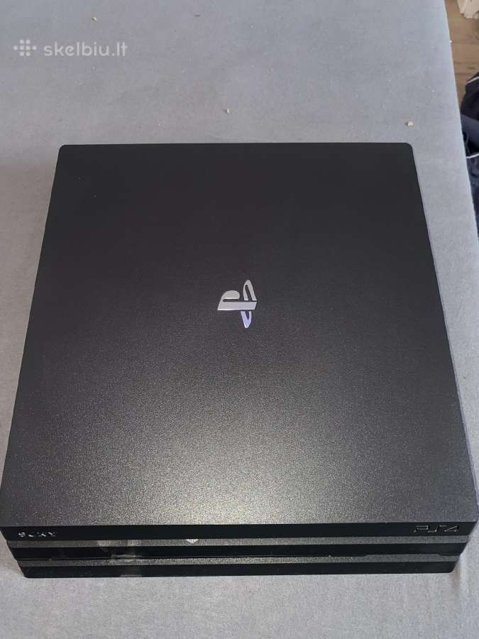 Ps4 Pro 1tb + 2 pulteliai, pilnai veikiantis