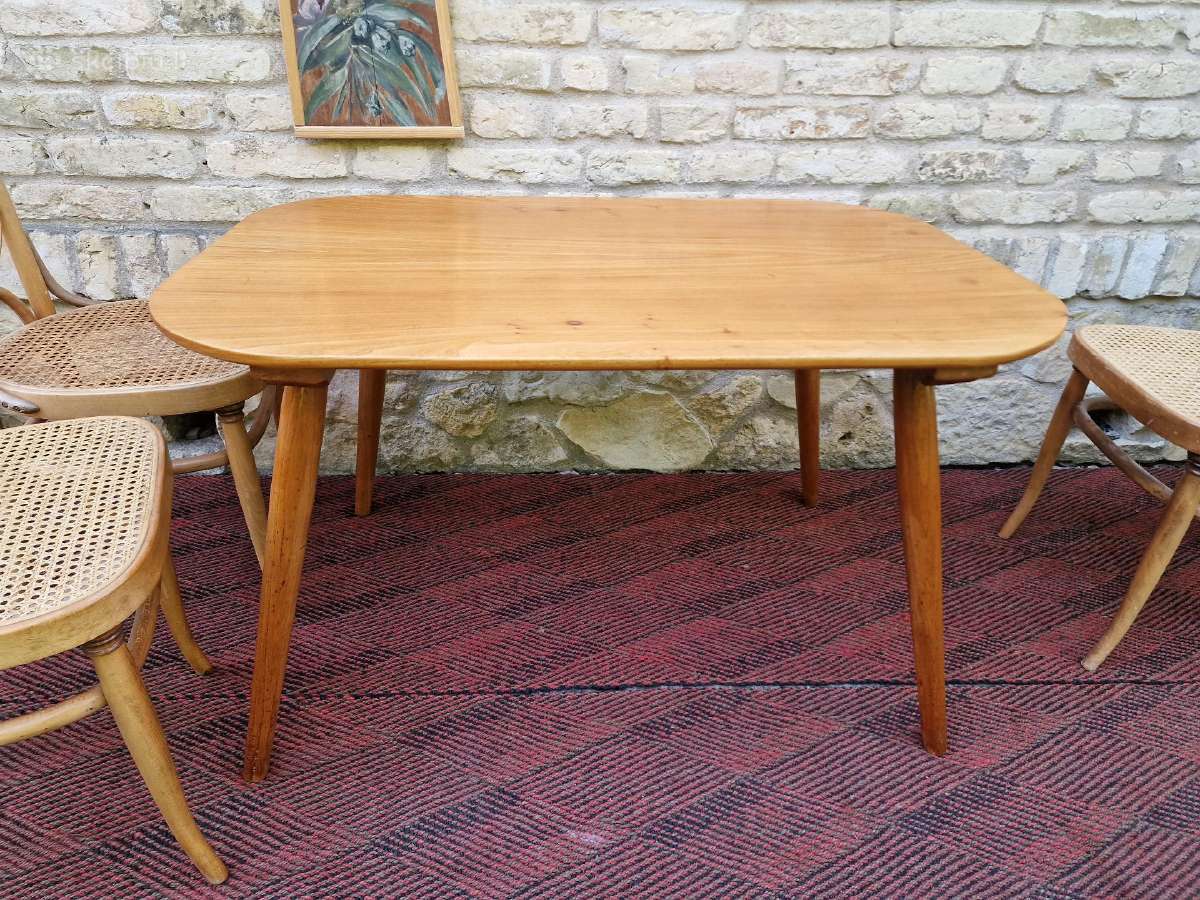 Vintažinis mid century guobos masyvo stalas