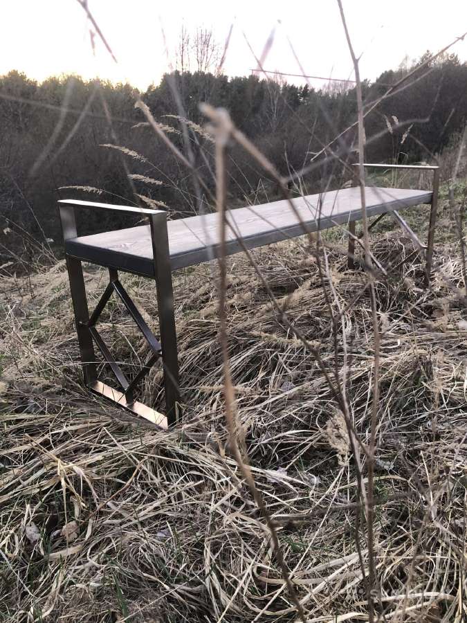 Suoliukas iš vienos lentos ant metalinio rėmo - nuotraukos Nr. 3