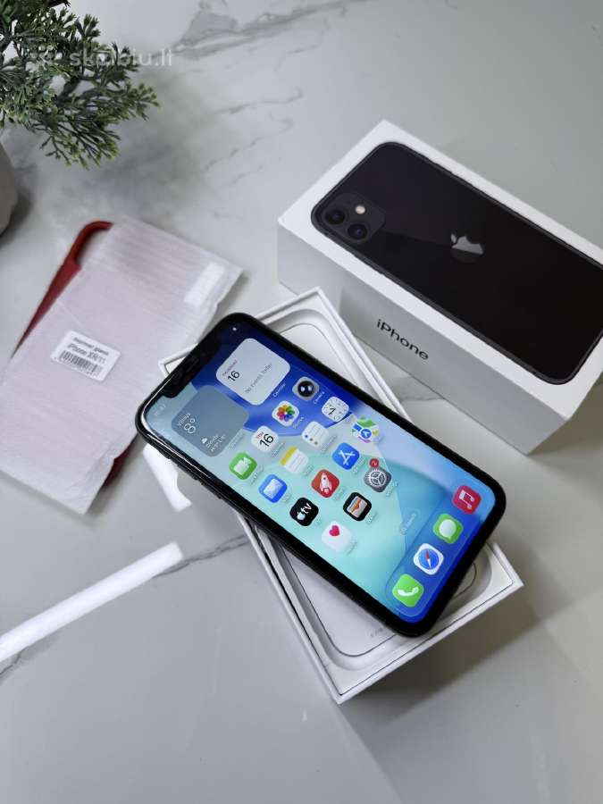 iPhone 11 128 GB, 87% baterija