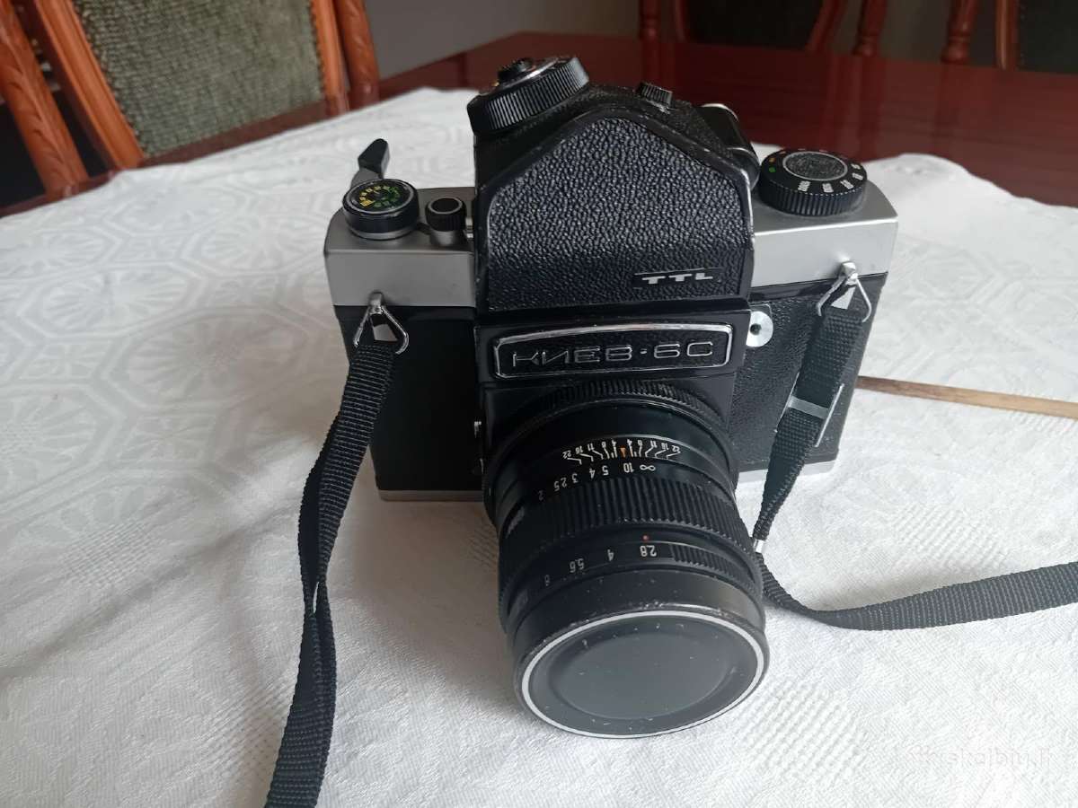 Fotoaparatas Kiev 6c su Vega-12b objektyvu