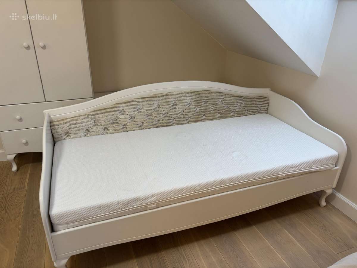 Klasikinio stiliaus medinė viengulė lova - nuotraukos Nr. 2