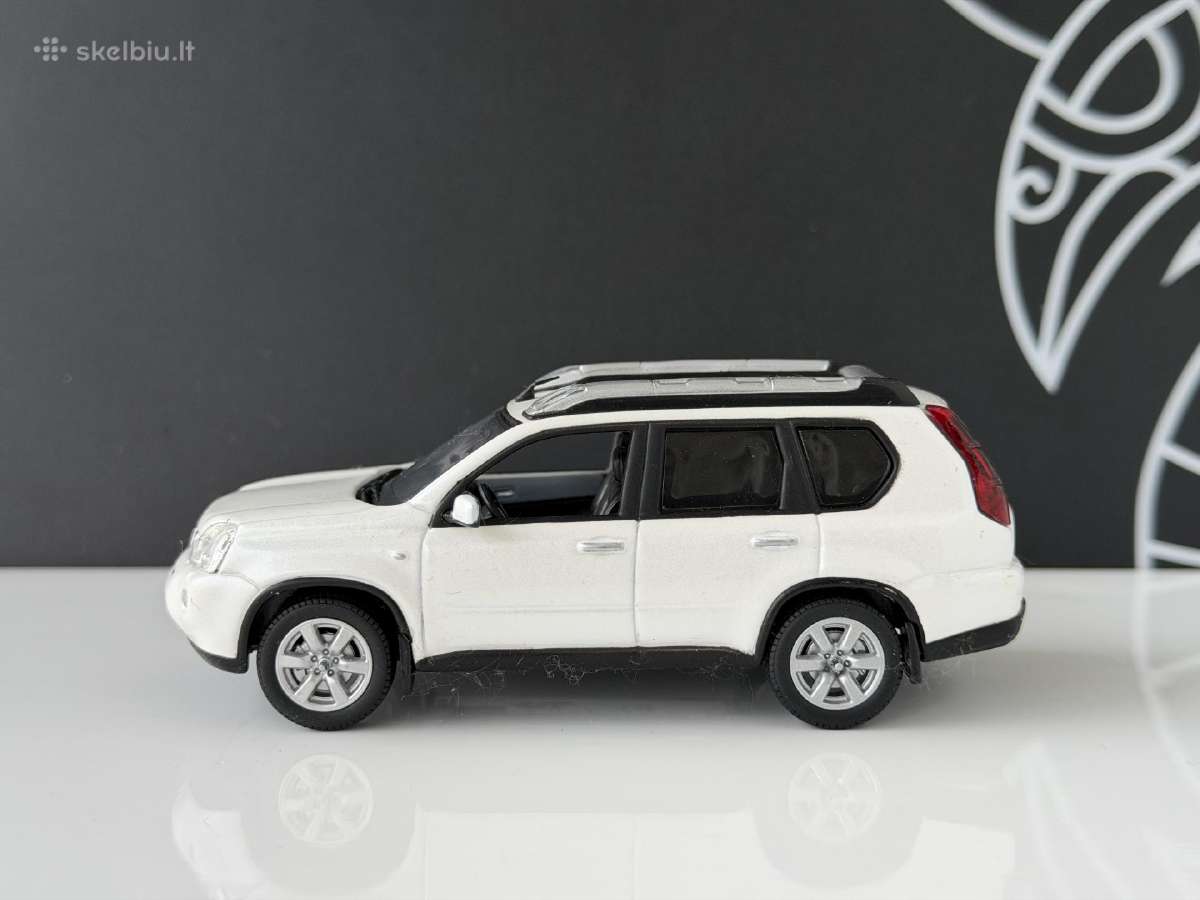Nissan X-trail 1:43