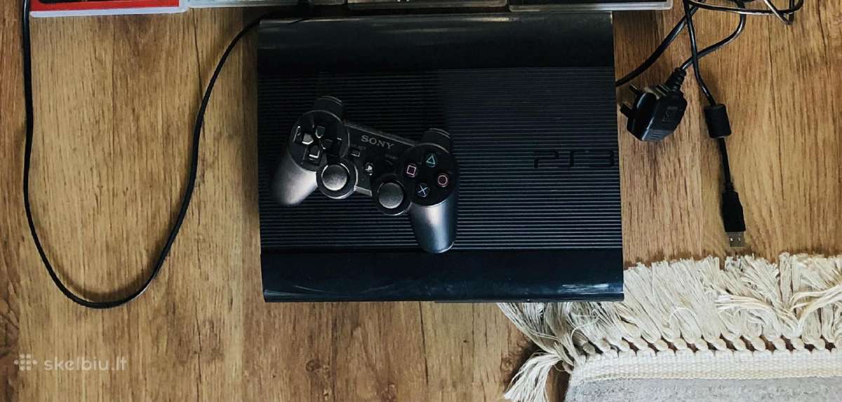 Žaidimų konsolė PS3 + žaidimai