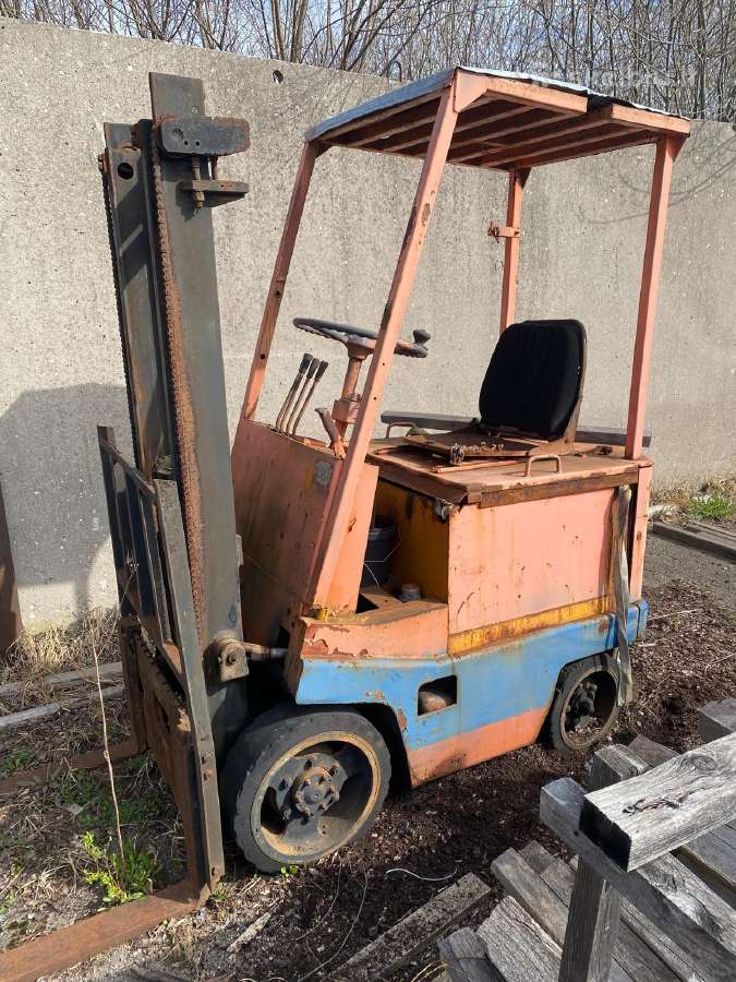 Šakinis krautuvas elektrinis 1t