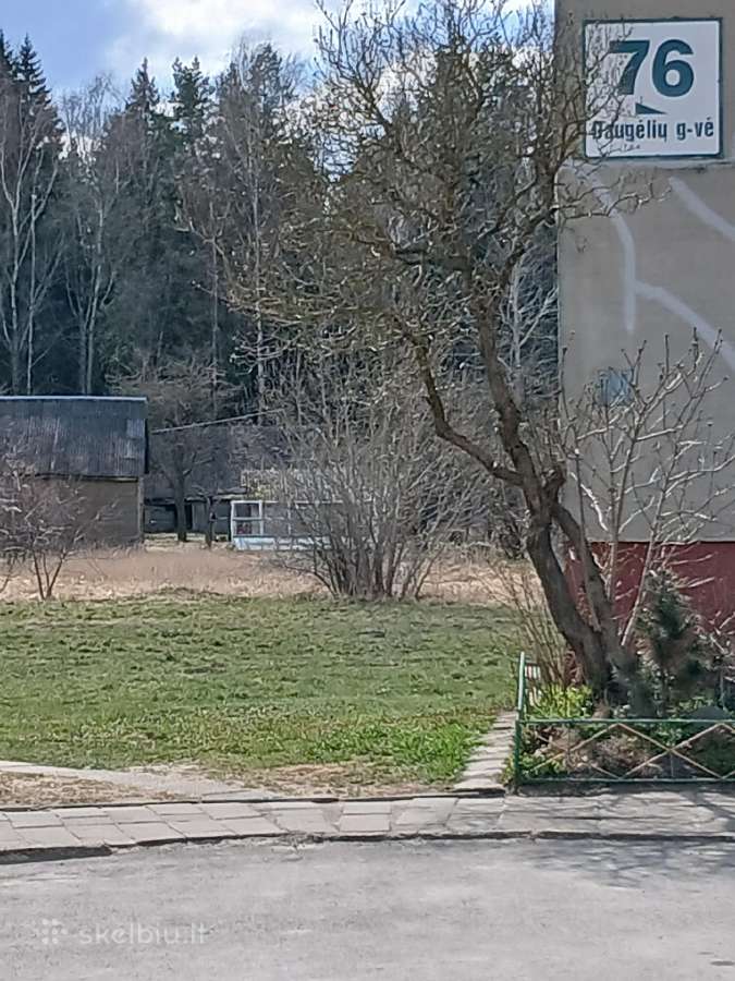 Parduodu 2 kamb . butą Kuršėnų m . ,Daugėliuose .