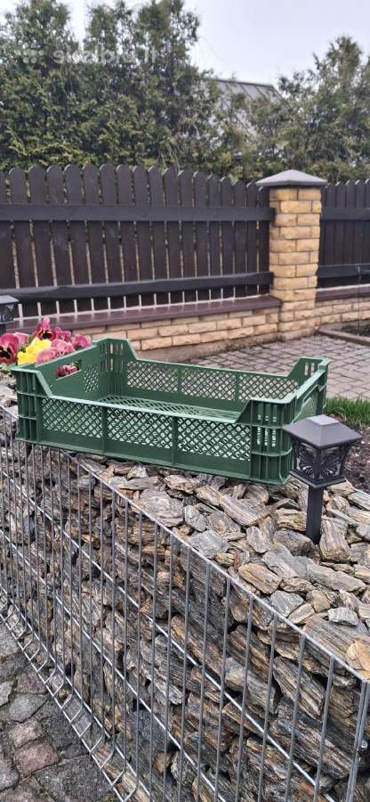 Plastikinės dėžės.
