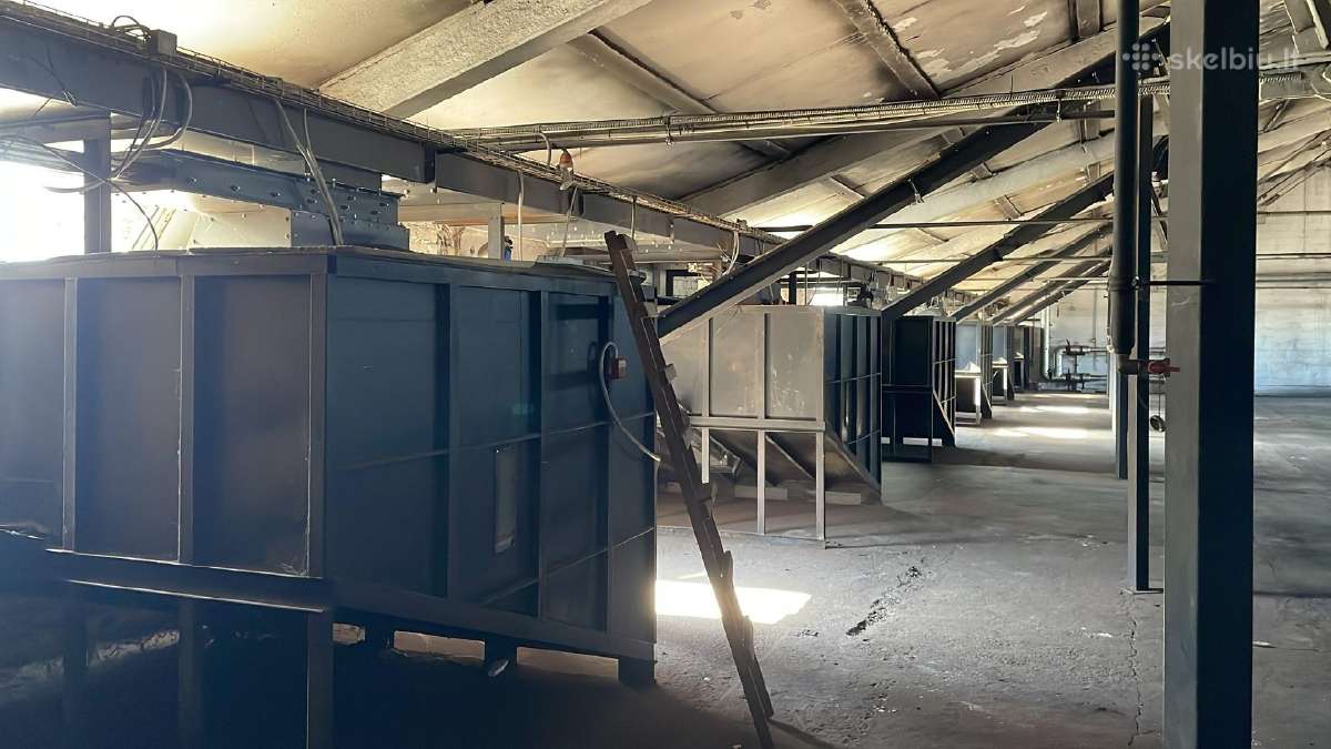 Medienos drožlių iškrovimo bunkeriai su srai