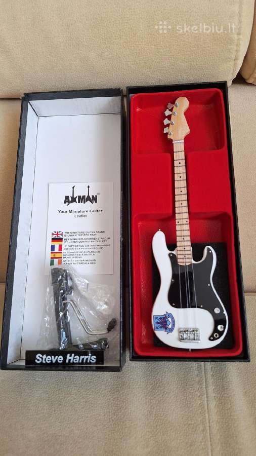 Iron maiden grupės Steve Harris miniatiūra gitara