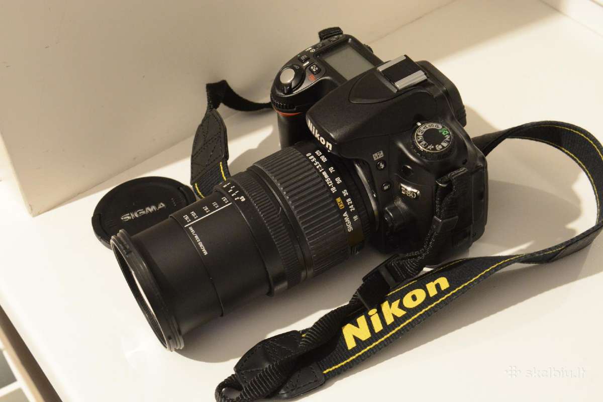 Nikon D80 su objektyvu Sigma 18-125 (Dc 3,5 - 5,6)