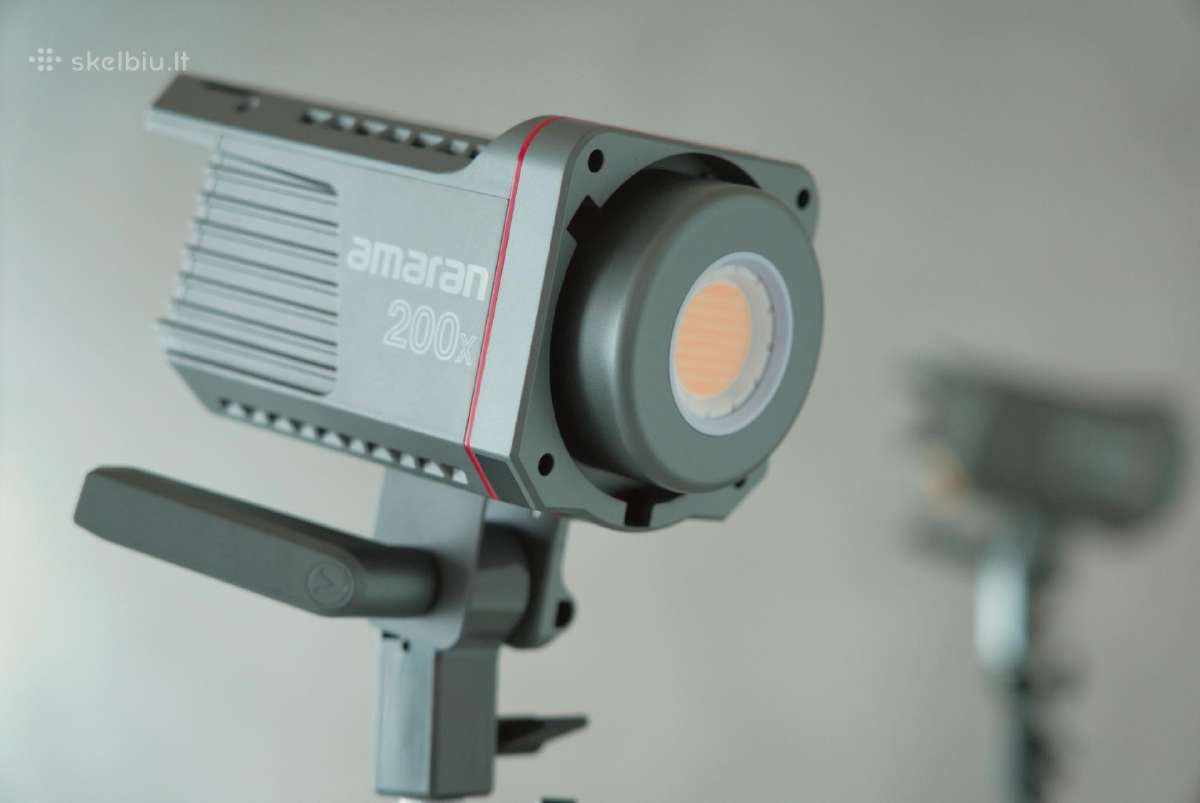 Aputure Amaran 200x