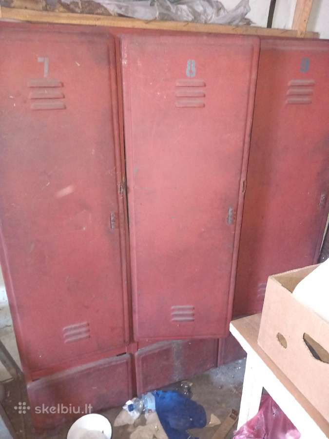 Vintažinės metalinės rūbinės spintelės (3 sekcijos