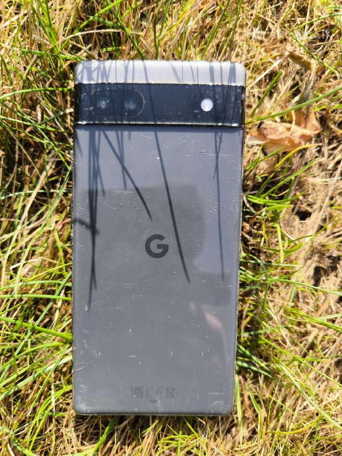 Pixel 6a 6/128gb Android 16 iššviesyklio keitimui.